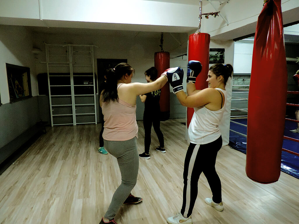 Тренировки по боксу в Минске для девушек и женщин. Женские тренировки, женские группы. Фитбокс.